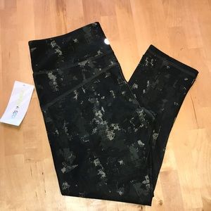 NWT Marika sport performance capris